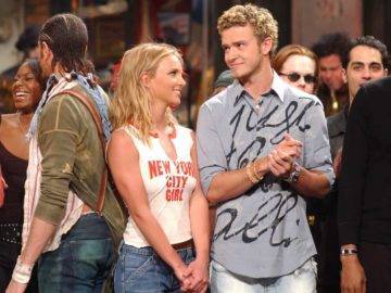 Top 10 Surprising Celebrity Friendships!