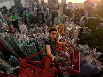 Top 25 Most Dangerous Selfies Ever Taken!