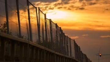 5 People With Stunning Border ESCAPE Stories!
