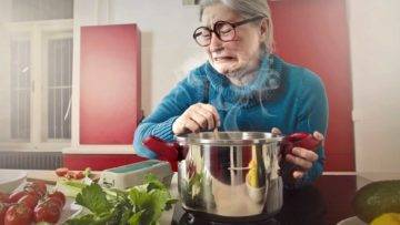 Top 10 Unusual Foods That Are ONLY Eaten Alive!