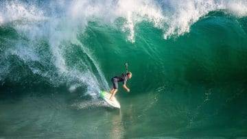 How Surfers Survive The Biggest Waves When They Wipeout!