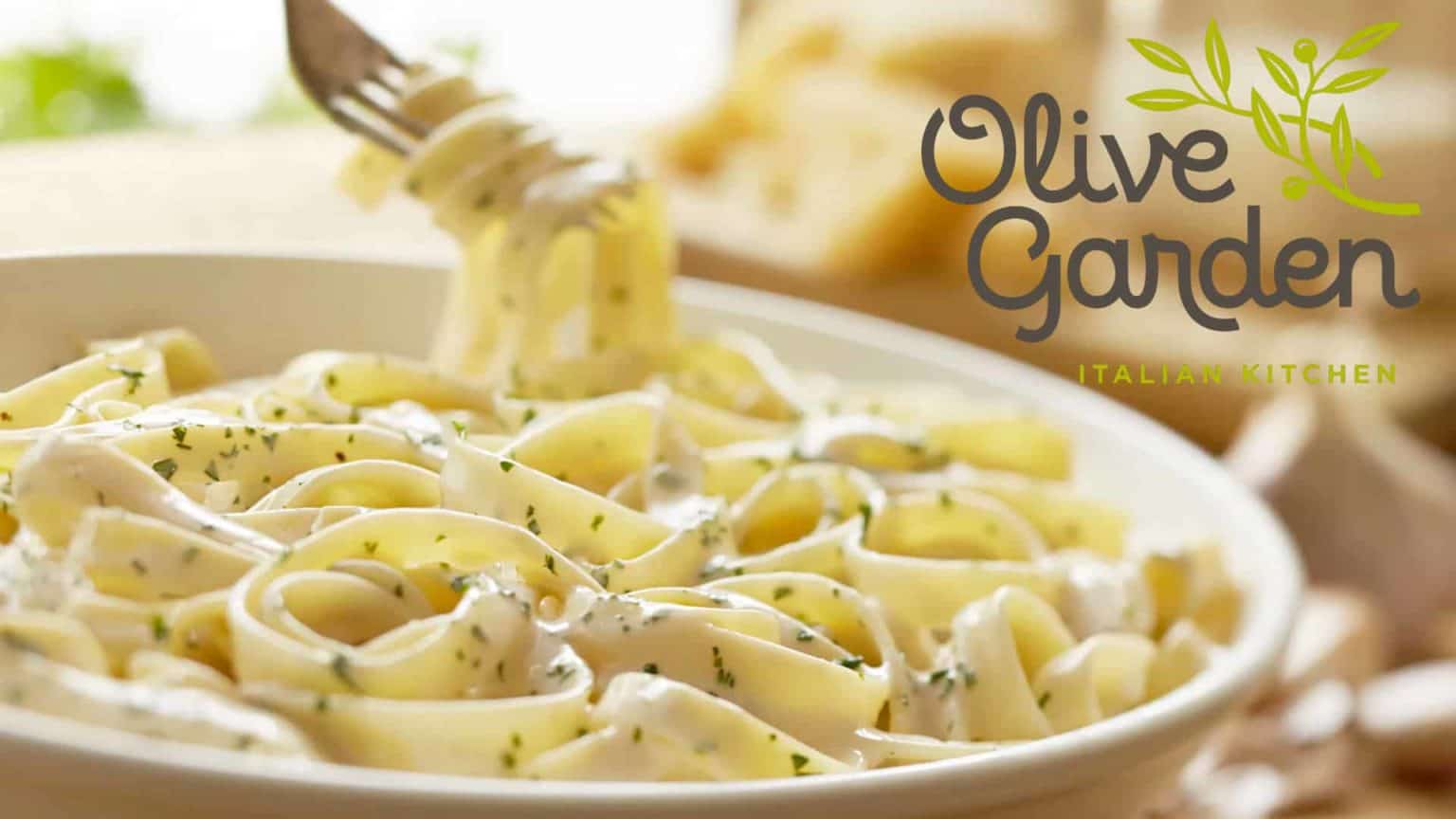 Why You Should Never Order Fettuccine Alfredo At Olive Garden!