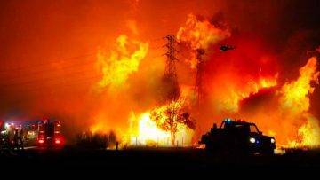 How To Survive A Fire Tornado!